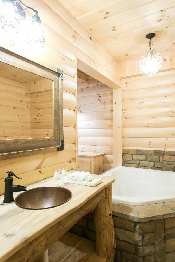 Hummingbird Haven Cabin By Amish Country Lodging Berlin Exterior photo