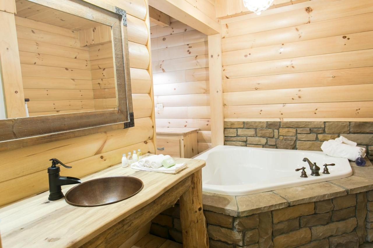 Hummingbird Haven Cabin By Amish Country Lodging Berlin Exterior photo